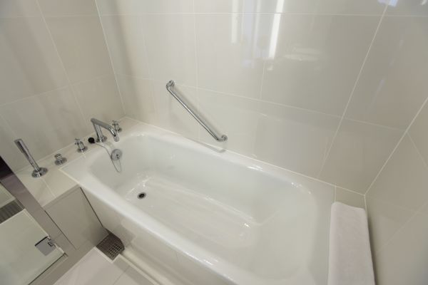 Cost of Bathtub Repair in Valencia