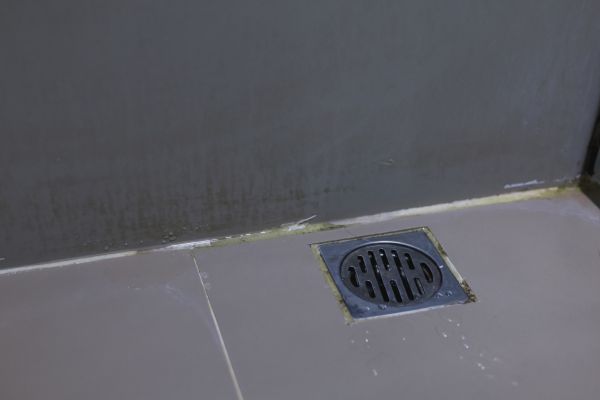 Cost of Bathroom Drain Installation in Valencia