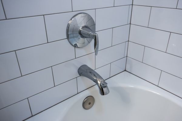 Cost of Tub Spout Replacement in Valencia