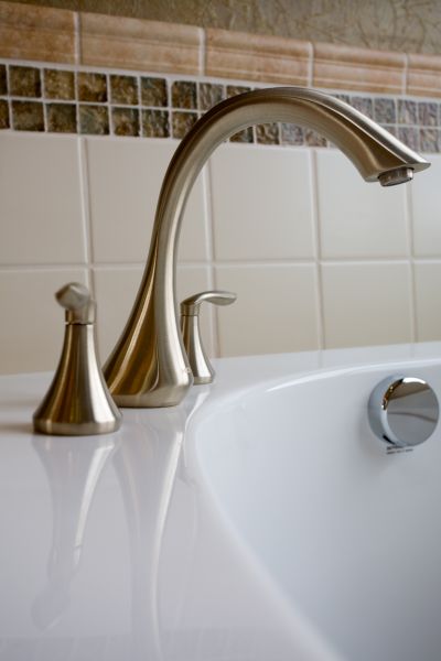 Cost of Bathtub Faucet Repair in Valencia