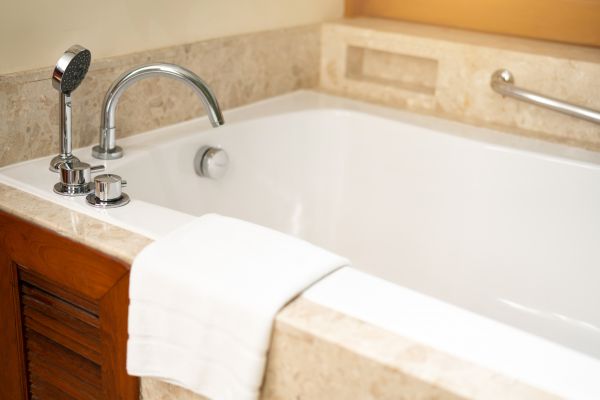 Cost of Tub Faucet Repair in Valencia