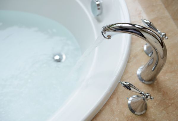 Cost of Tub Faucet Replacement in Valencia