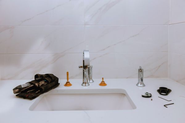 Cost of Porcelain Sink Installation in Valencia